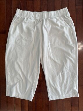 croft & barrow Women’s White Elastic-Waist Pull-On Bermuda Shorts Size 0X